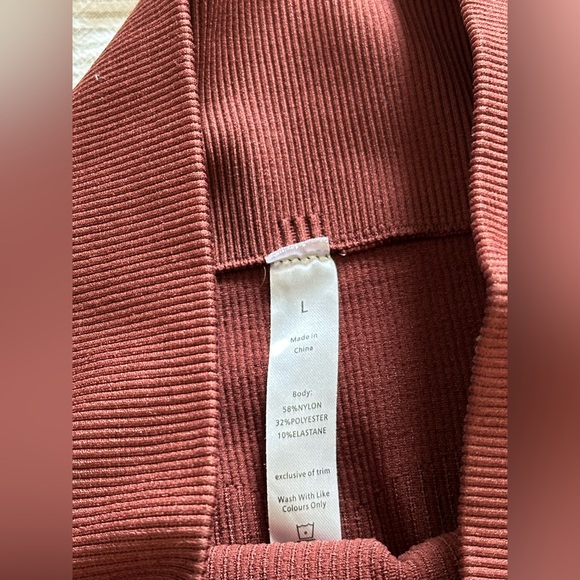 Rust colored leggings. New and never used - Picture 3 of 4